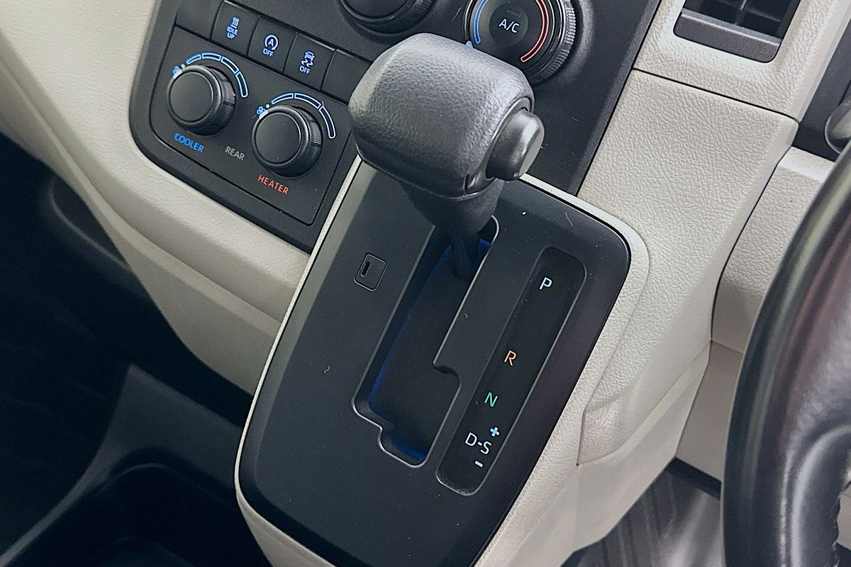 2021 Toyota HIACE SLWB COMMUTER (12 SEATS) GDH322R