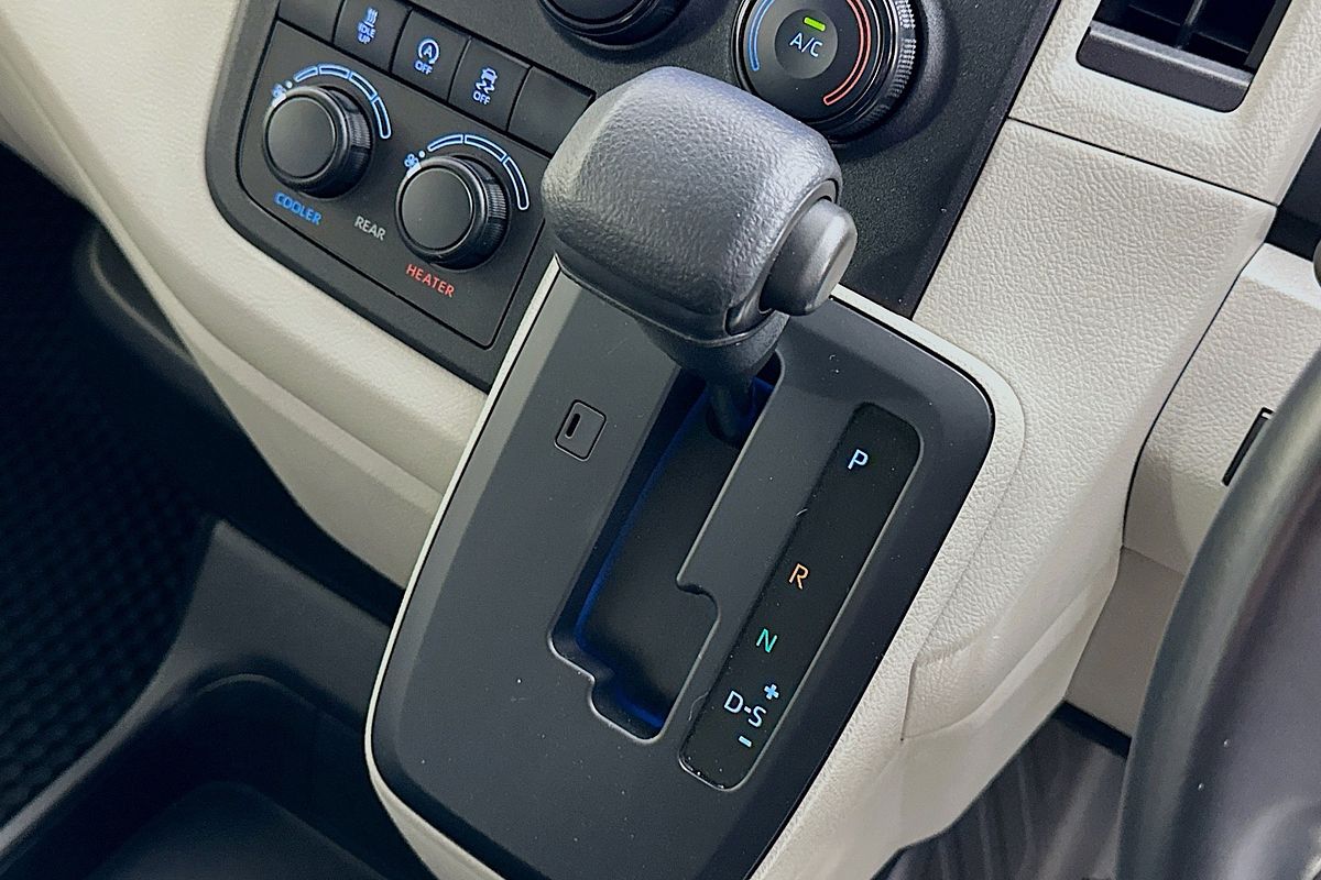 2021 Toyota HIACE SLWB COMMUTER (12 SEATS) GDH322R