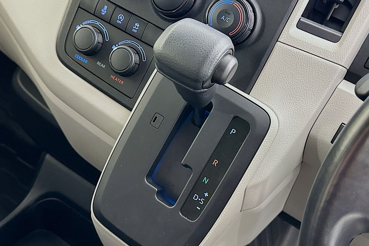 2022 Toyota Hiace SLWB COMMUTER (12 SEATS) GDH322R