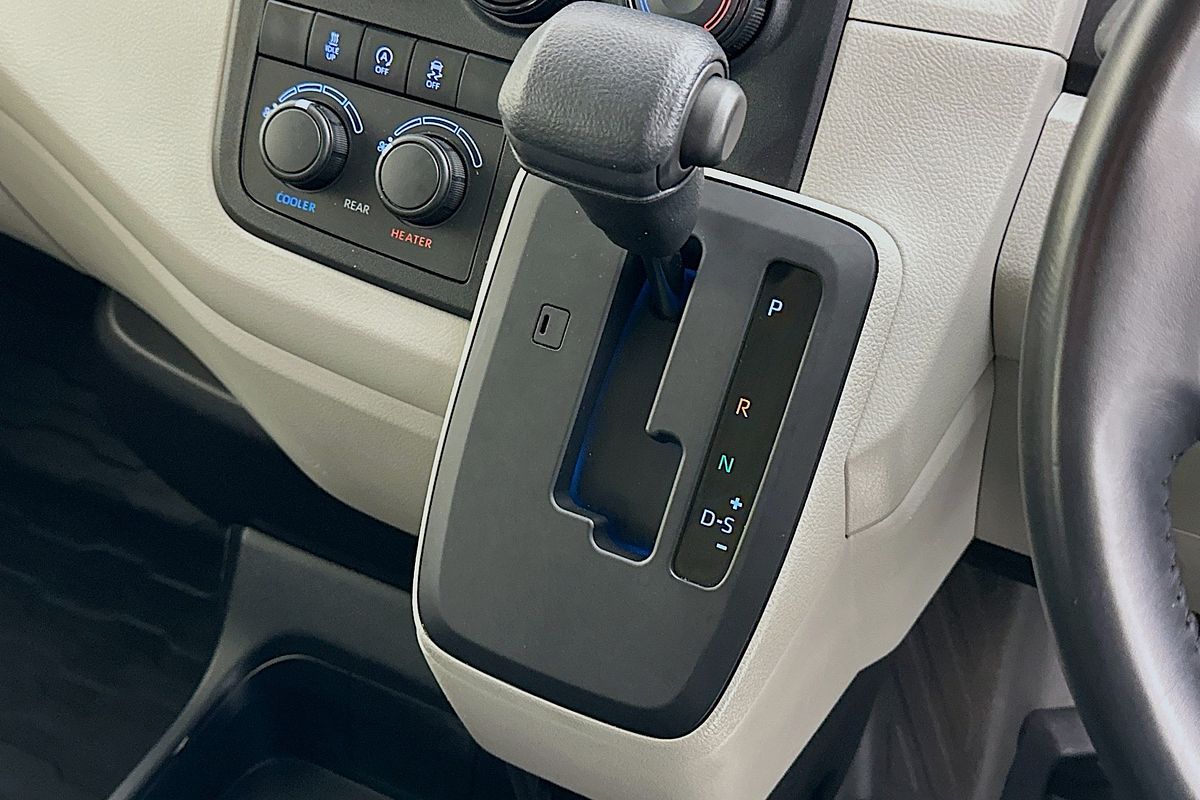 2022 Toyota Hiace SLWB COMMUTER (12 SEATS) GDH322R