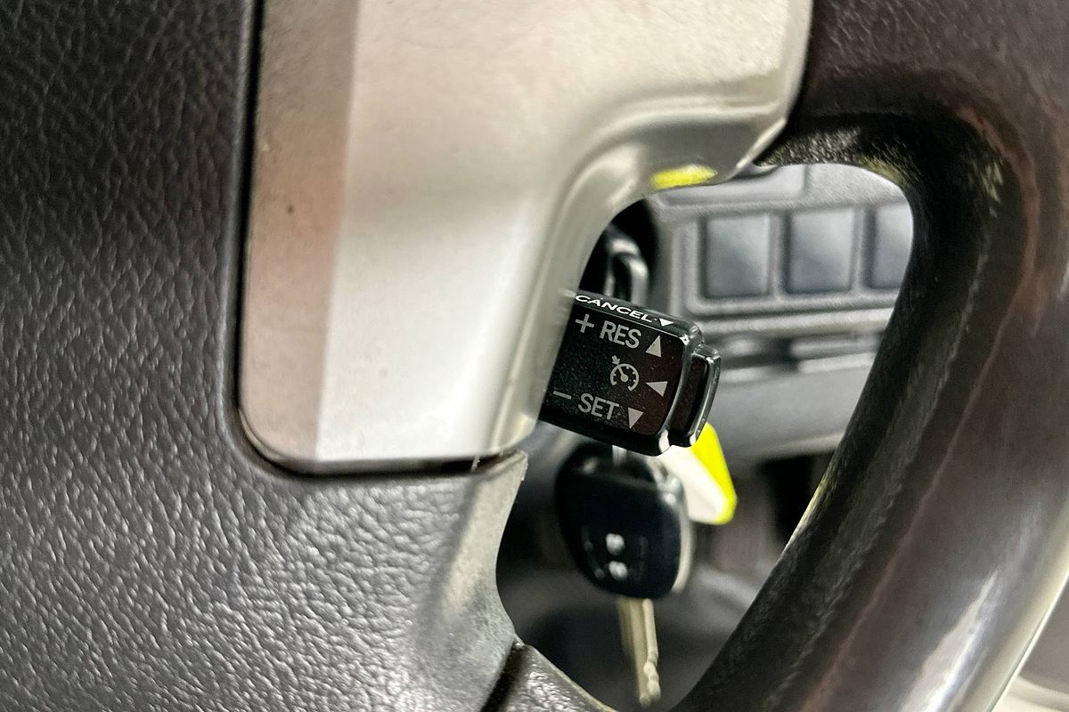 2014 Toyota Hiace COMMUTER KDH223R MY12 UPGRADE