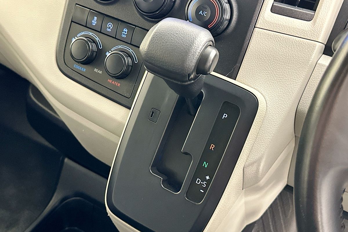 2021 Toyota Hiace SLWB COMMUTER (12 SEATS) GDH322R
