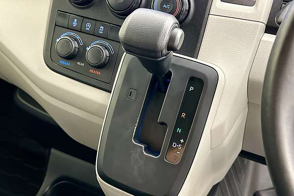 2022 Toyota Hiace SLWB COMMUTER (12 SEATS) GDH322R