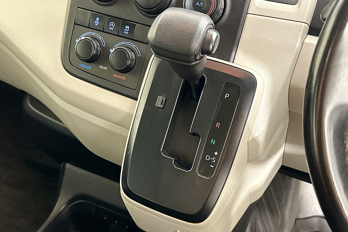 2021 Toyota Hiace SLWB COMMUTER (12 SEATS) GDH322R