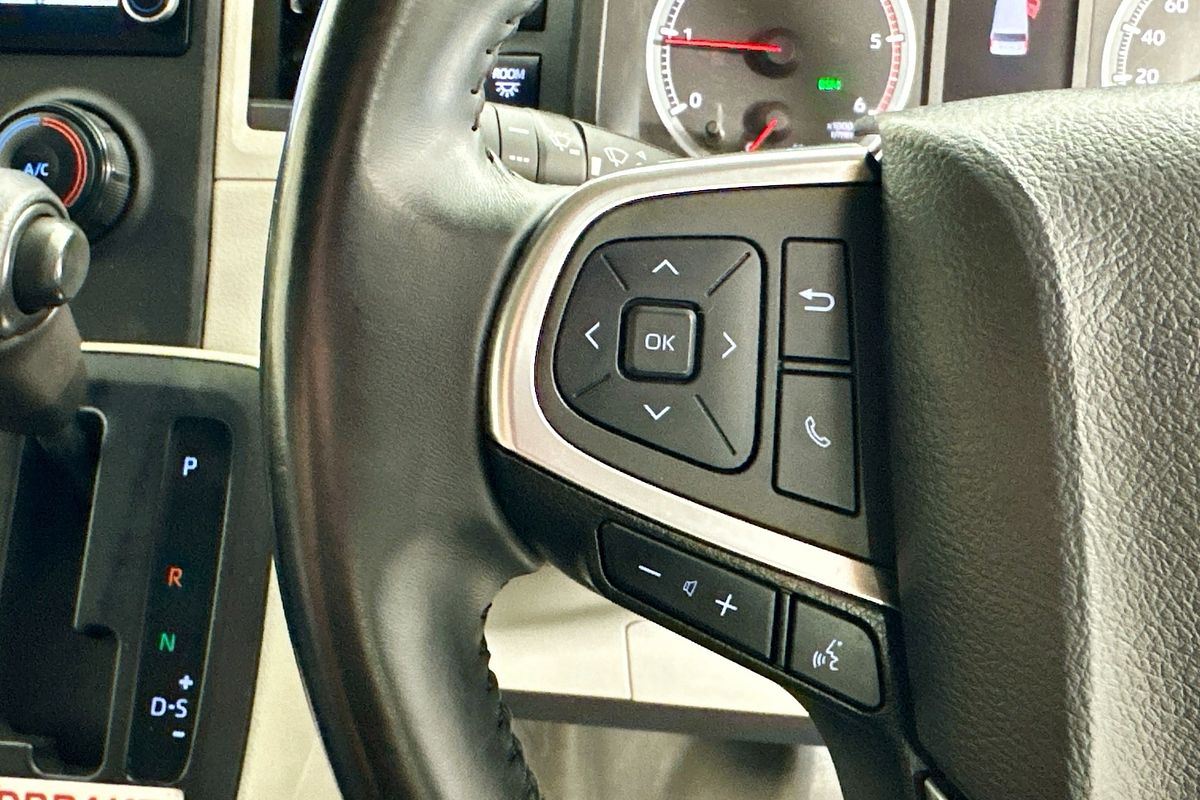 2021 Toyota Hiace SLWB COMMUTER (12 SEATS) GDH322R