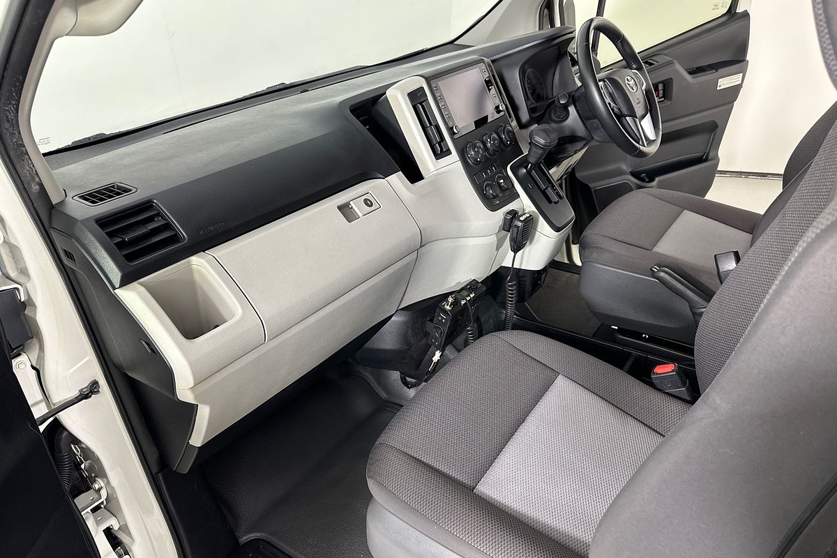 2021 Toyota HIACE SLWB COMMUTER (12 SEATS) GDH322R