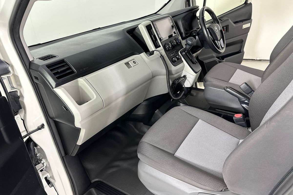 2021 Toyota HIACE SLWB COMMUTER (12 SEATS) GDH322R