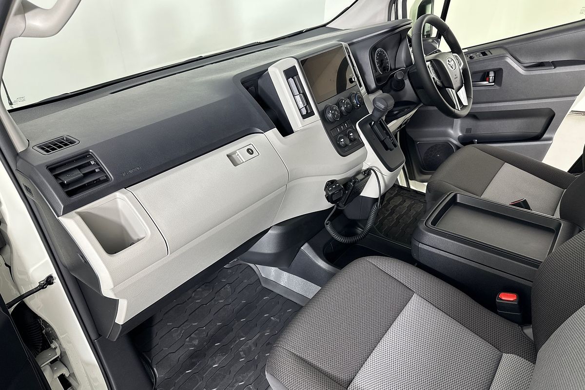 2025 Toyota Hiace SLWB COMMUTER (12 SEATS) GDH322R