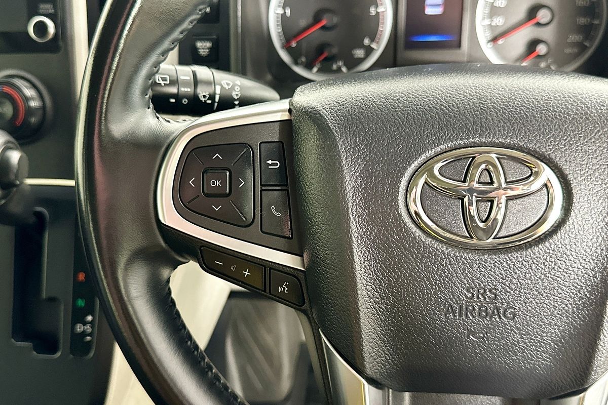 2022 Toyota Hiace SLWB COMMUTER (12 SEATS) GDH322R