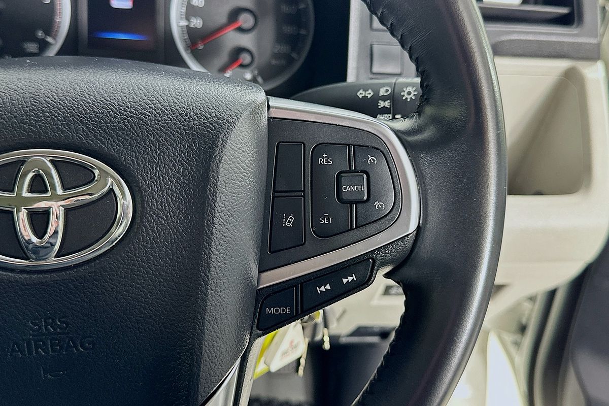 2021 Toyota HIACE SLWB COMMUTER (12 SEATS) GDH322R