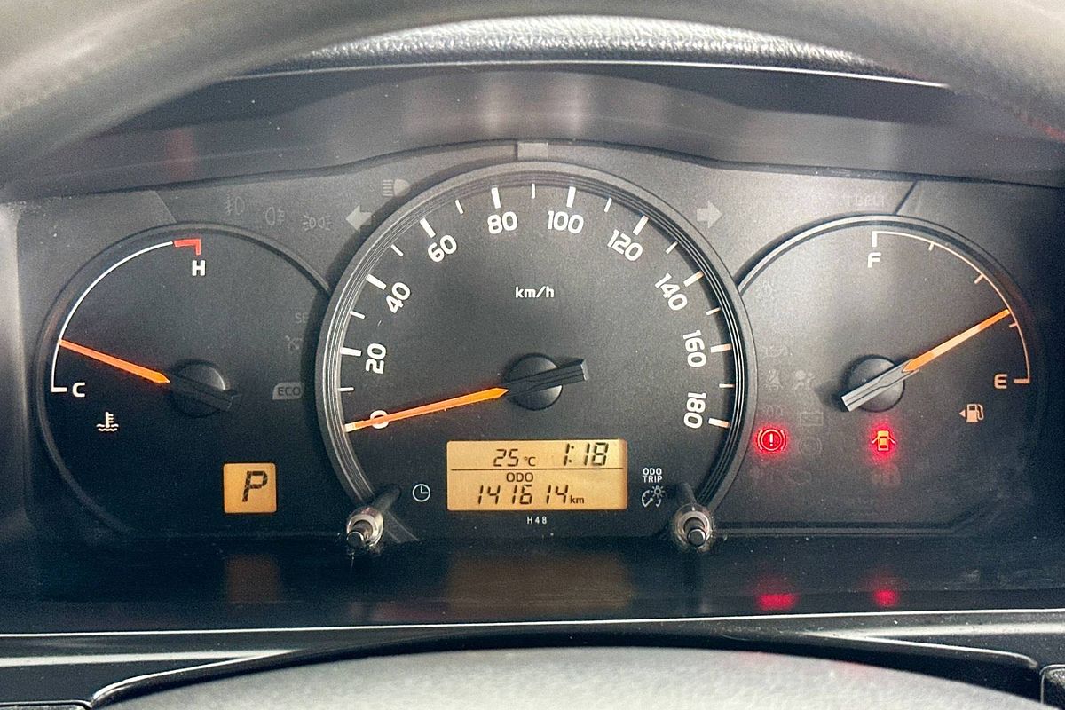 2014 Toyota Hiace COMMUTER KDH223R MY12 UPGRADE
