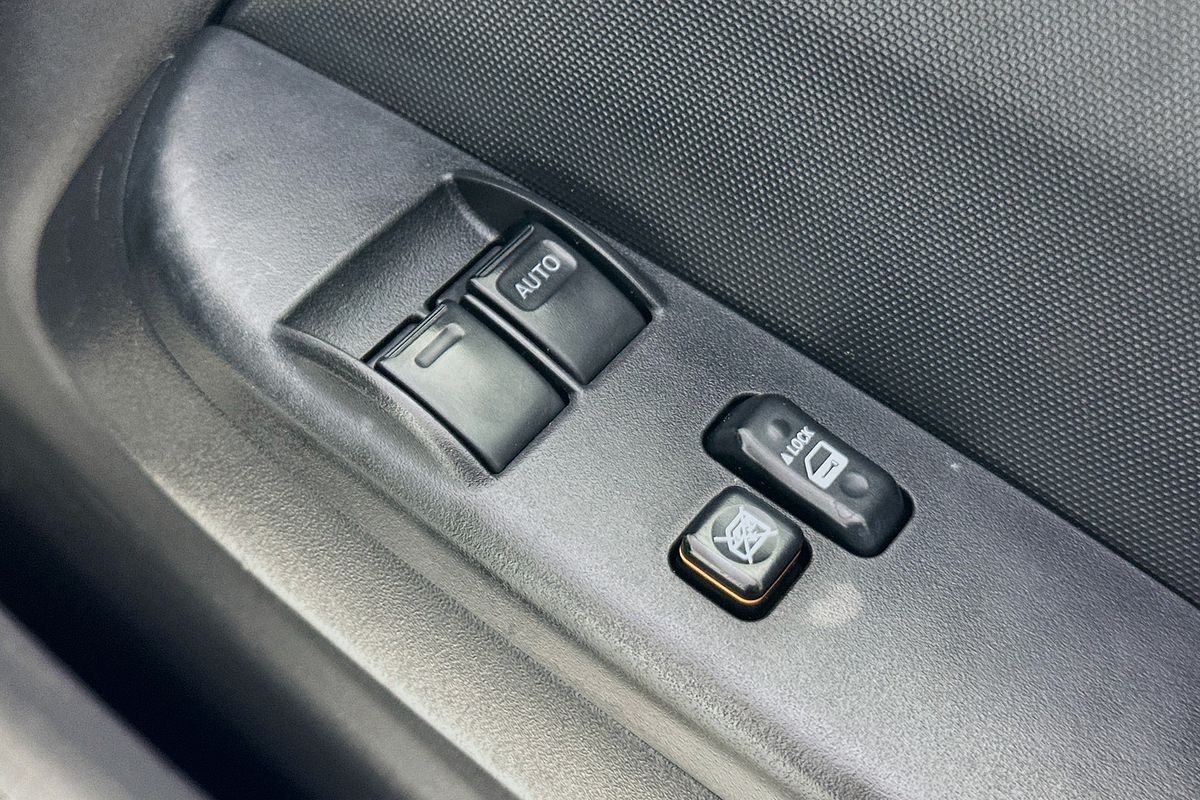 2017 Toyota HIACE COMMUTER TRH223R MY16 ELWB
