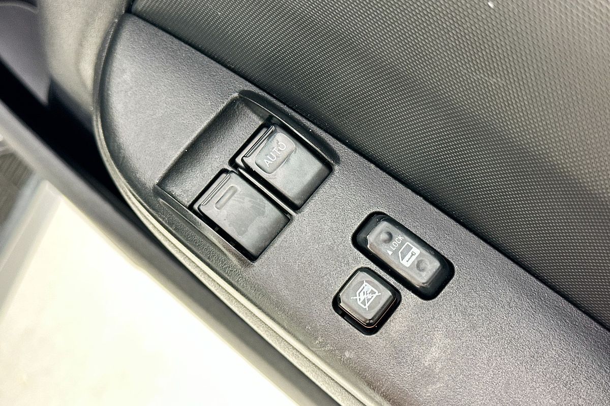 2018 Toyota HIACE COMMUTER (12 SEATS) KDH223R MY16 ELWB High Roof
