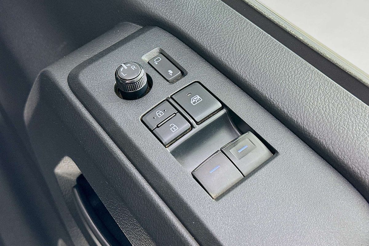 2020 Toyota HIACE Commuter GDH322R