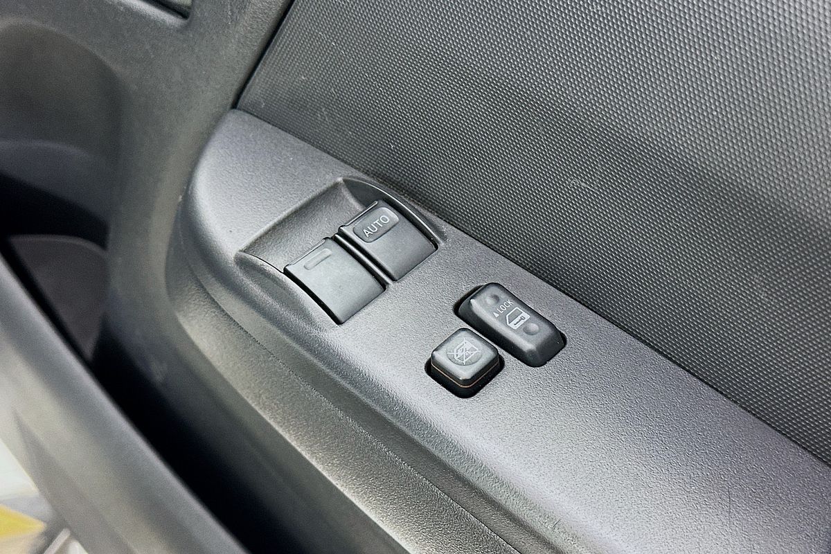 2017 Toyota Hiace COMMUTER (12 SEATS) KDH223R MY16