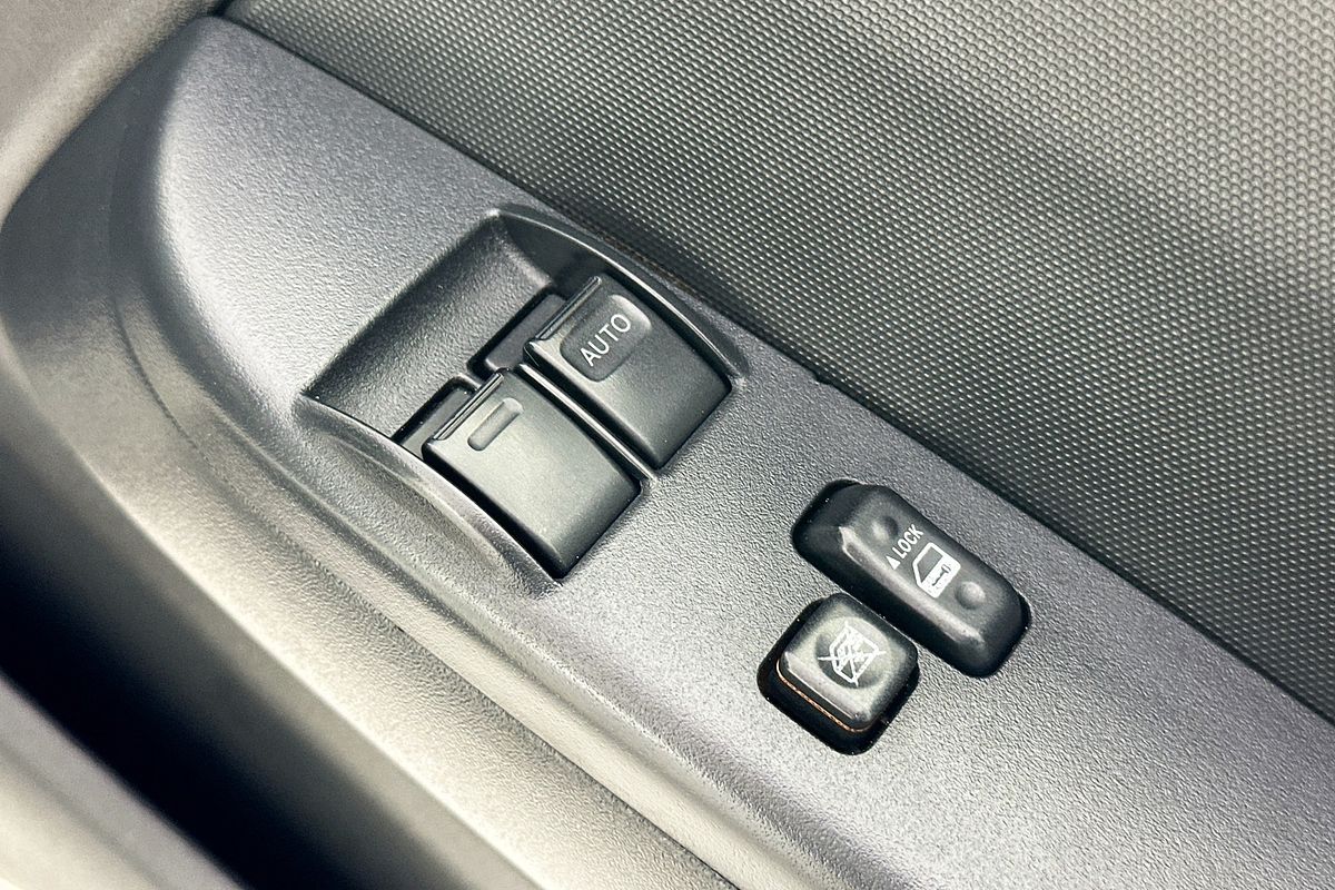 2017 Toyota Hiace COMMUTER (12 SEATS) KDH223R MY16