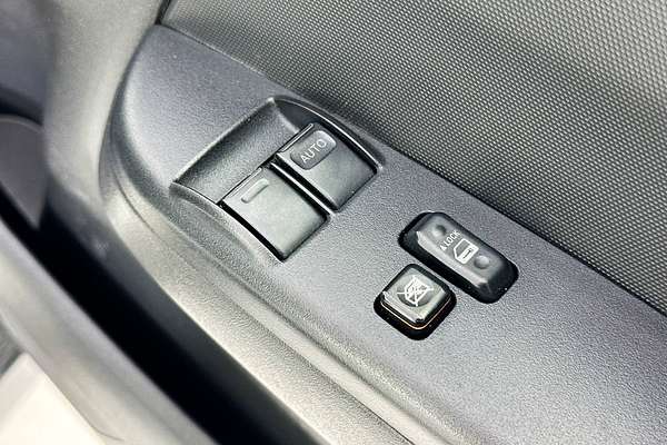 2014 Toyota Hiace COMMUTER KDH223R MY12 UPGRADE