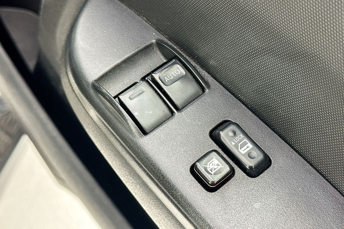 2018 Toyota HIACE COMMUTER KDH223R MY16 ELWB High Roof