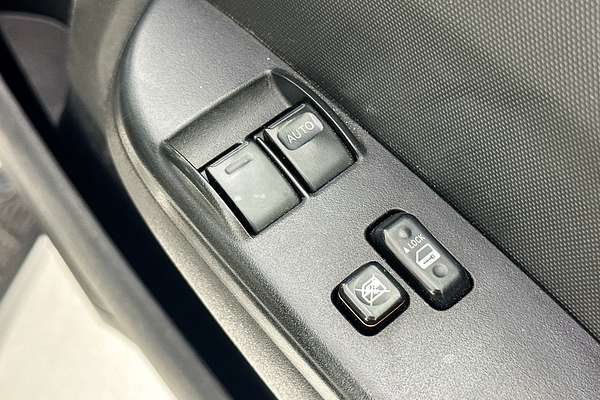 2018 Toyota HIACE COMMUTER KDH223R MY16 ELWB High Roof