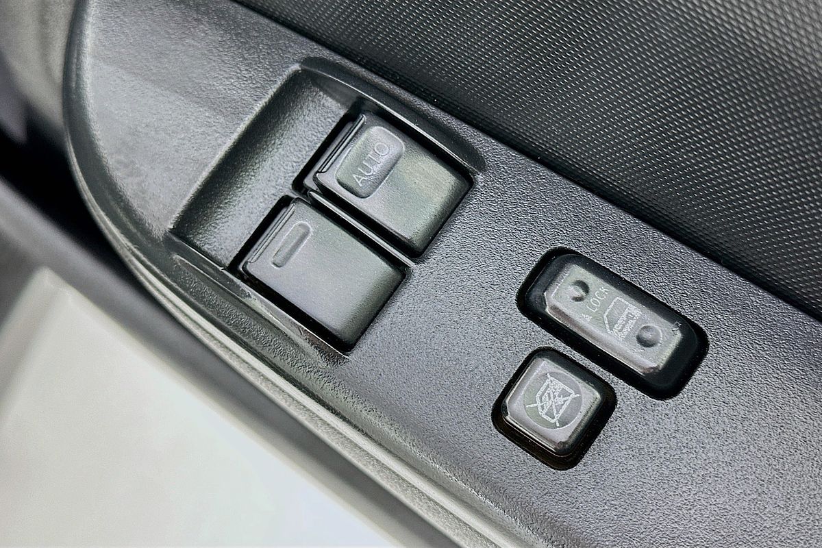 2018 Toyota HIACE COMMUTER (12 SEATS) KDH223R MY16 ELWB High Roof