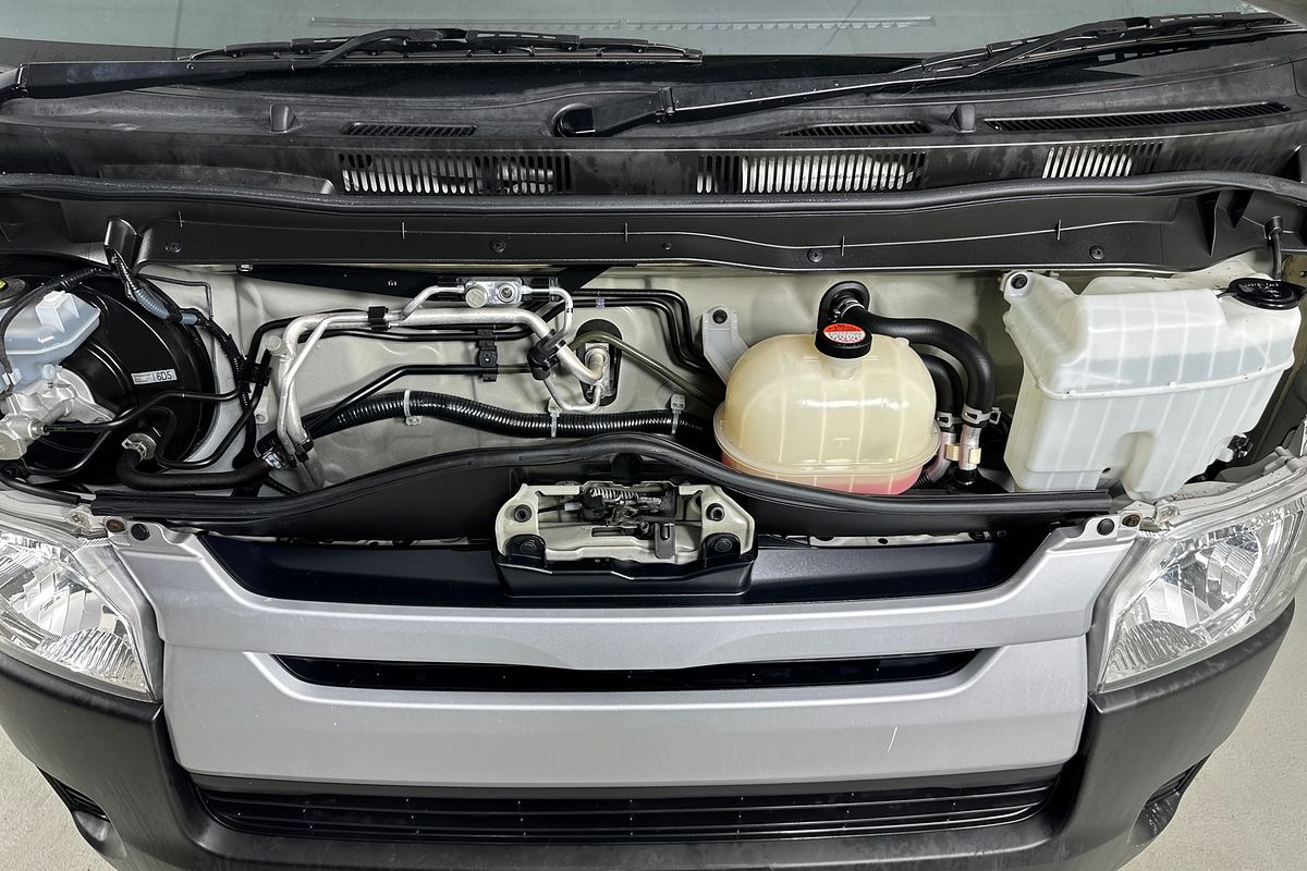 2015 Toyota HIACE TRH201R LWB