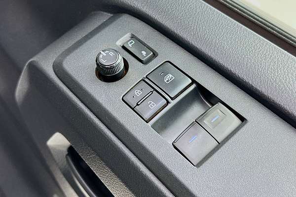 2021 Toyota Hiace SLWB COMMUTER (12 SEATS) GDH322R