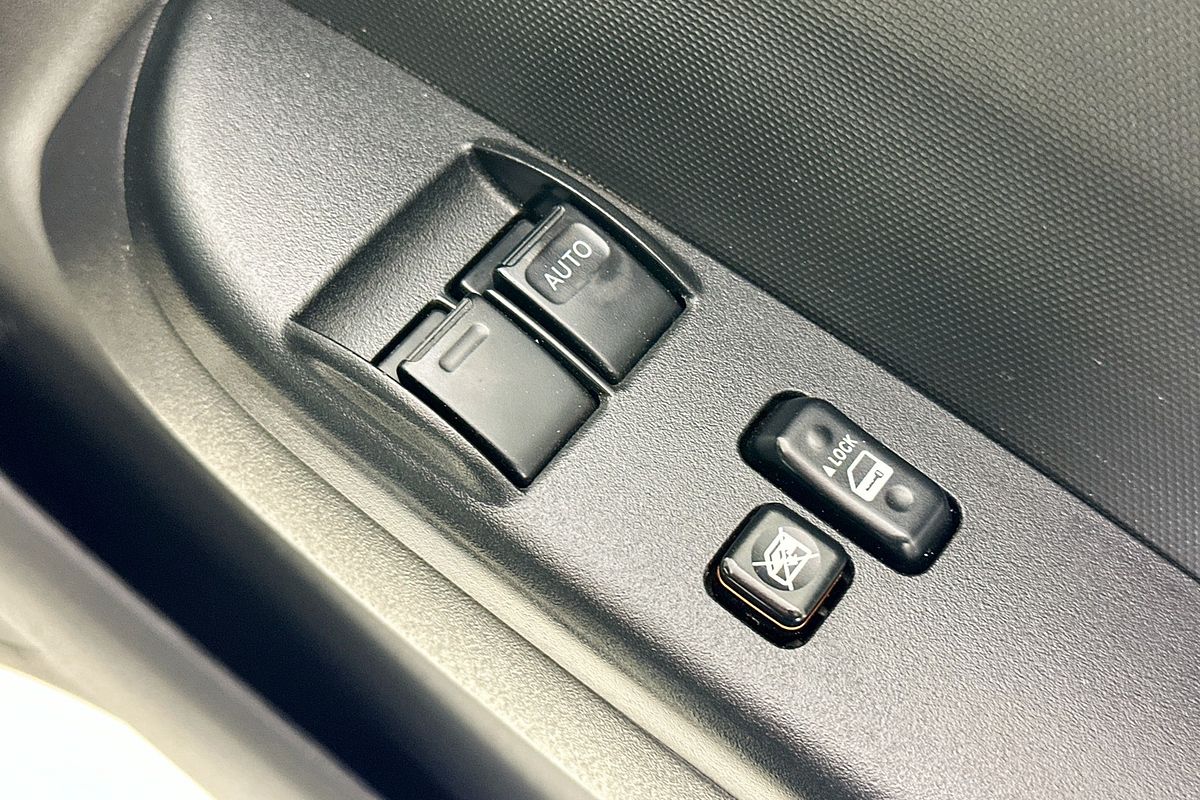 2018 Toyota Hiace COMMUTER (12 SEATS) KDH223R MY16