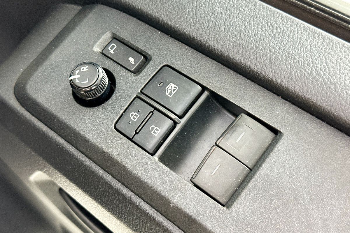 2021 Toyota Hiace SLWB COMMUTER (12 SEATS) GDH322R