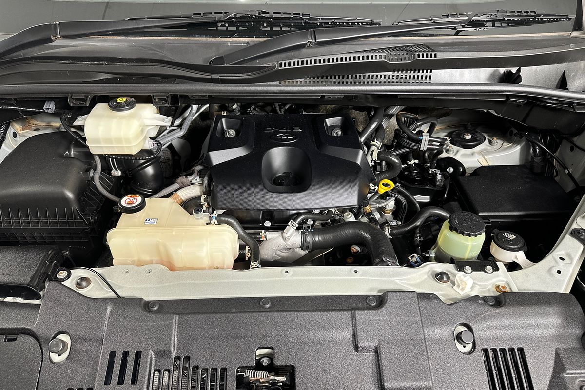 2021 Toyota HIACE SLWB COMMUTER (12 SEATS) GDH322R