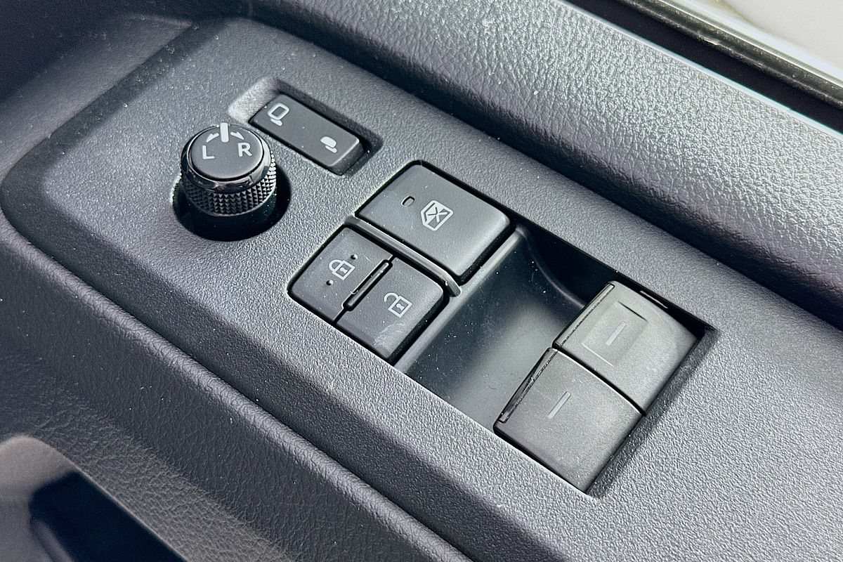 2021 Toyota HIACE SLWB COMMUTER (12 SEATS) GDH322R