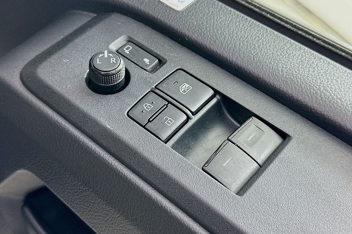 2022 Toyota Hiace SLWB COMMUTER (12 SEATS) GDH322R