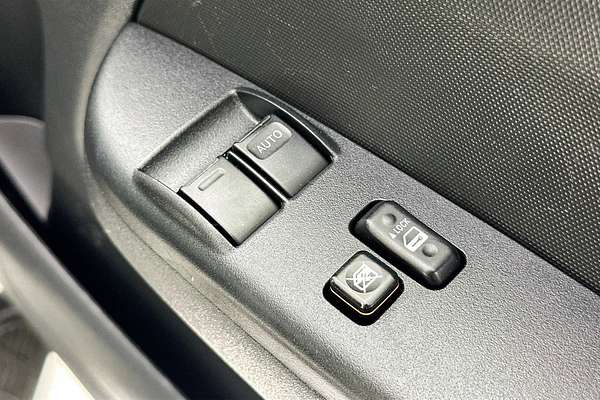2017 Toyota Hiace COMMUTER KDH223R MY16