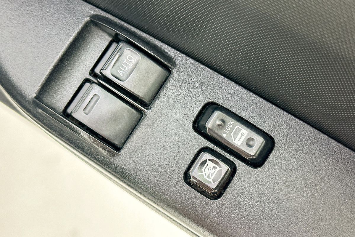 2018 Toyota Hiace COMMUTER (12 SEATS) KDH223R MY16