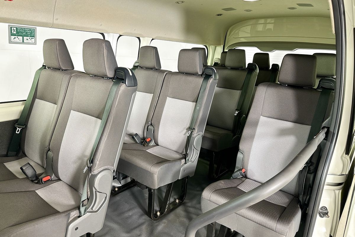 2021 Toyota Hiace SLWB COMMUTER (12 SEATS) GDH322R