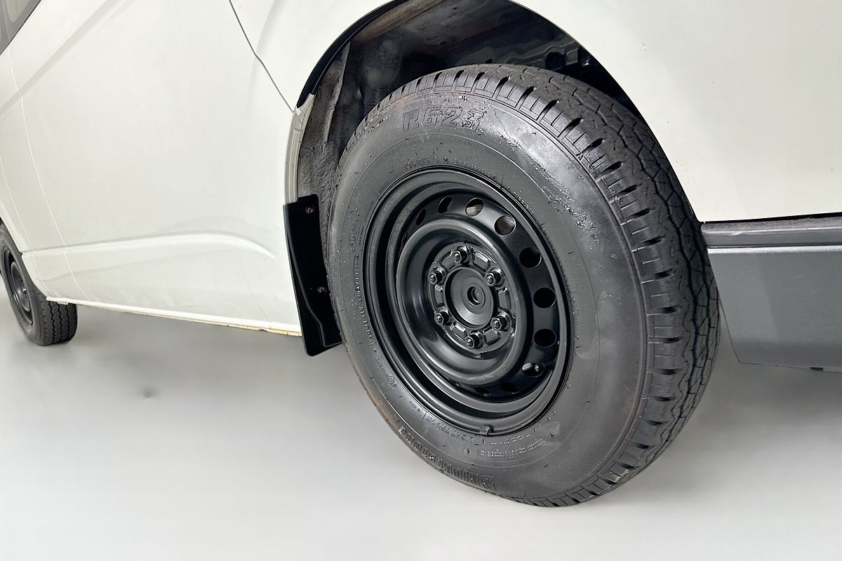 2018 Toyota Hiace Commuter KDH223R