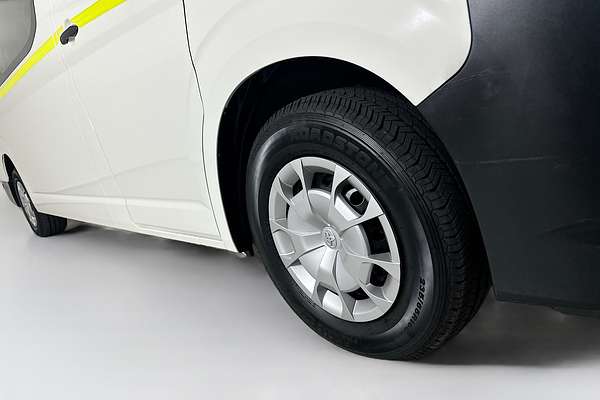 2021 Toyota Hiace SLWB COMMUTER (12 SEATS) GDH322R