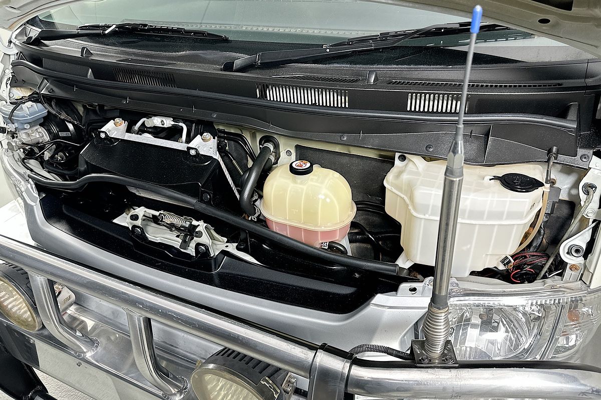 2018 Toyota Hiace COMMUTER (12 SEATS) KDH223R MY16
