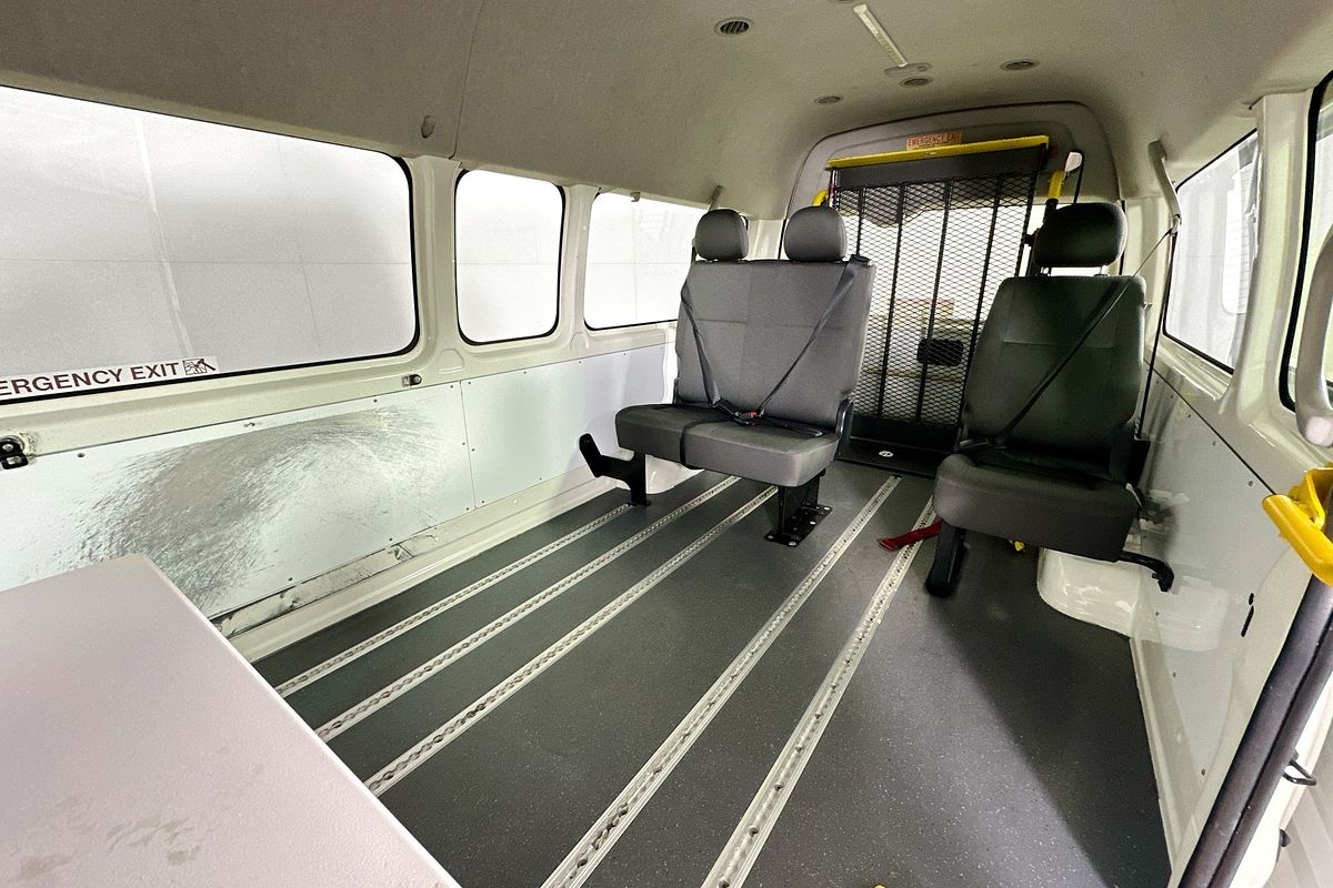 2018 Toyota Hiace COMMUTER (12 SEATS) KDH223R MY16