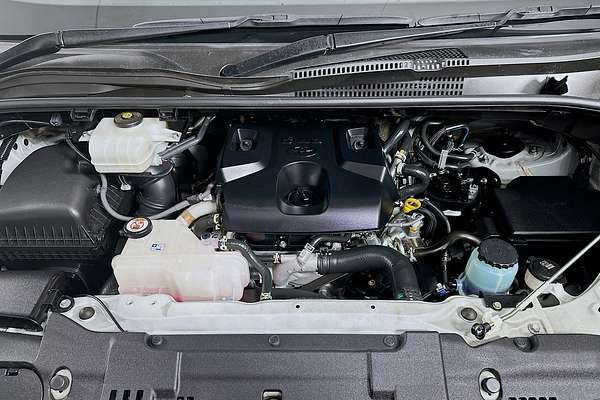 2021 Toyota HIACE SLWB COMMUTER (12 SEATS) GDH322R