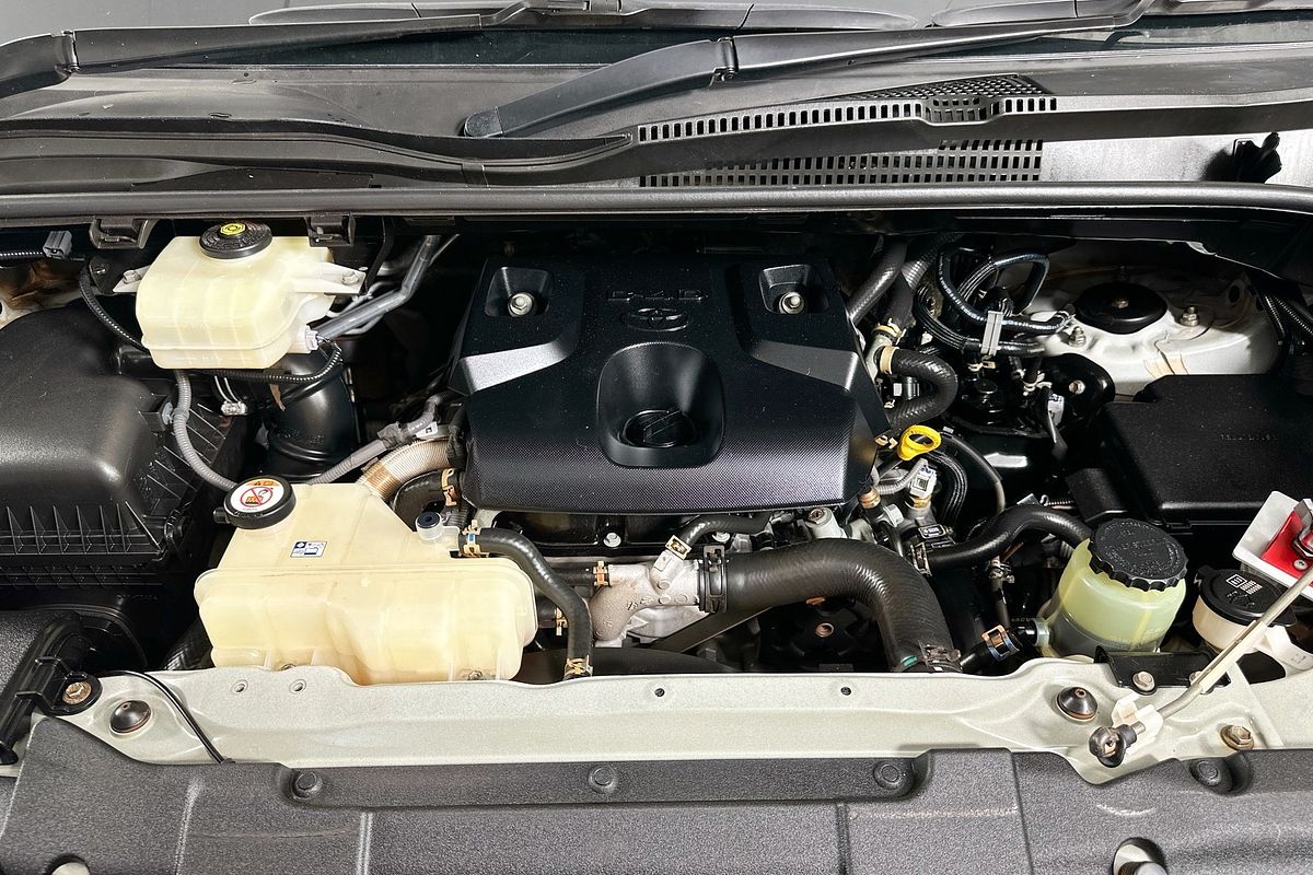 2021 Toyota Hiace SLWB COMMUTER (12 SEATS) GDH322R