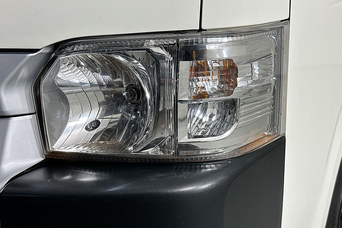 2018 Toyota Hiace Commuter KDH223R
