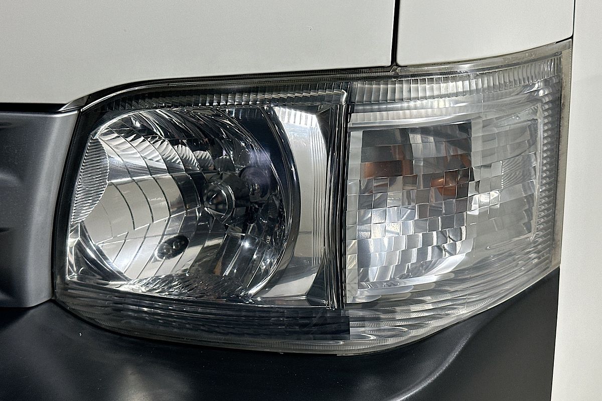 2011 Toyota HIACE COMMUTER KDH223R MY11 UPGRADE