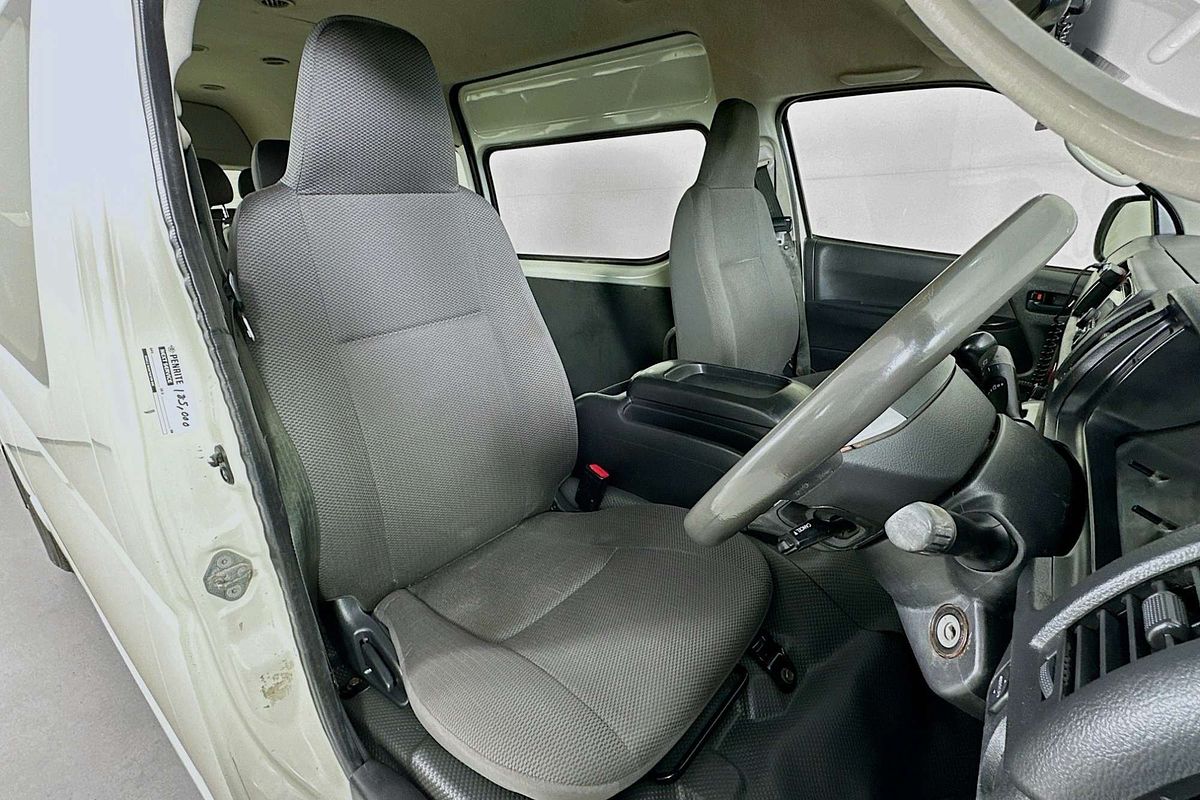 2015 Toyota HIACE COMMUTER KDH223R MY14