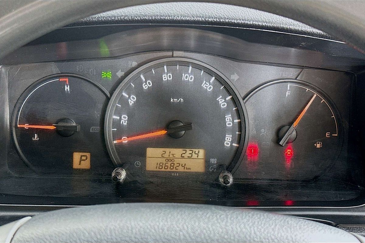 2015 Toyota HIACE COMMUTER KDH223R MY14