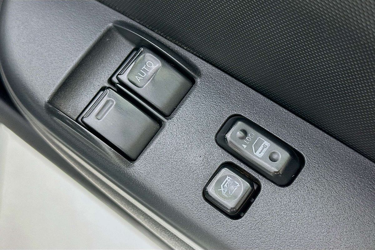 2015 Toyota HIACE COMMUTER KDH223R MY14
