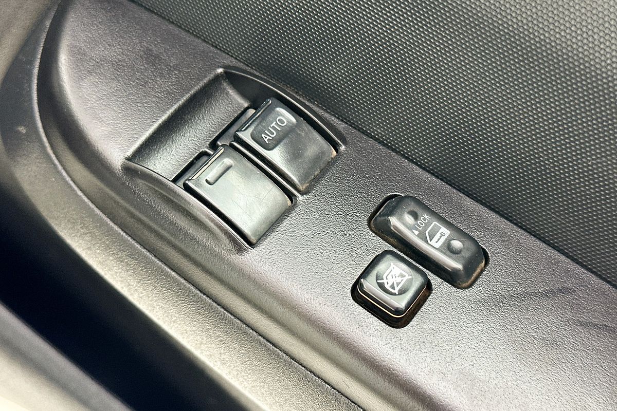 2010 Toyota Hiace COMMUTER KDH223R MY11 UPGRADE