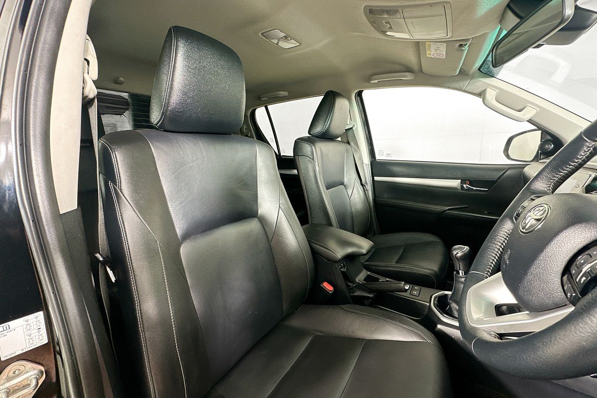2021 Toyota HILUX SR5 (4x4) GUN126R FACELIFT 4X4