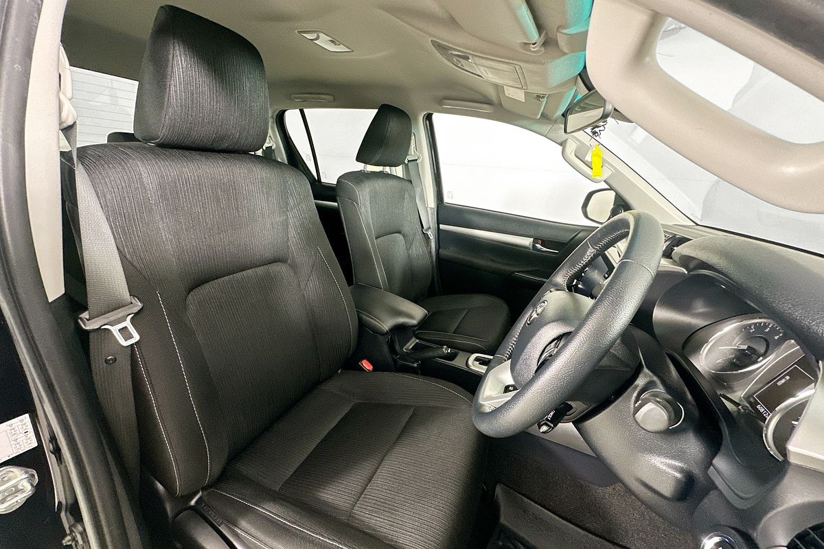 2021 Toyota HILUX SR5 (4x4) GUN126R 4X4