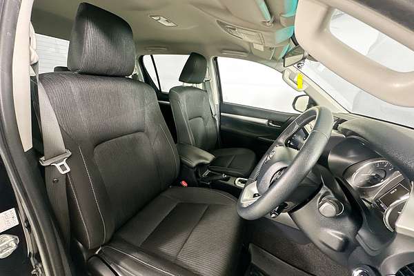 2021 Toyota HILUX SR5 (4x4) GUN126R 4X4