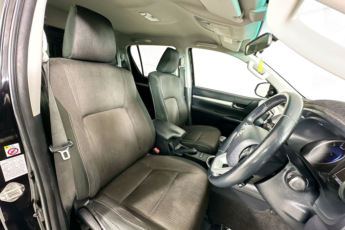 2018 Toyota HILUX SR5 (4x4) GUN126R MY17 4X4